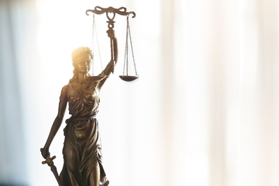 В чем заключается разница между юристом и адвокатом?